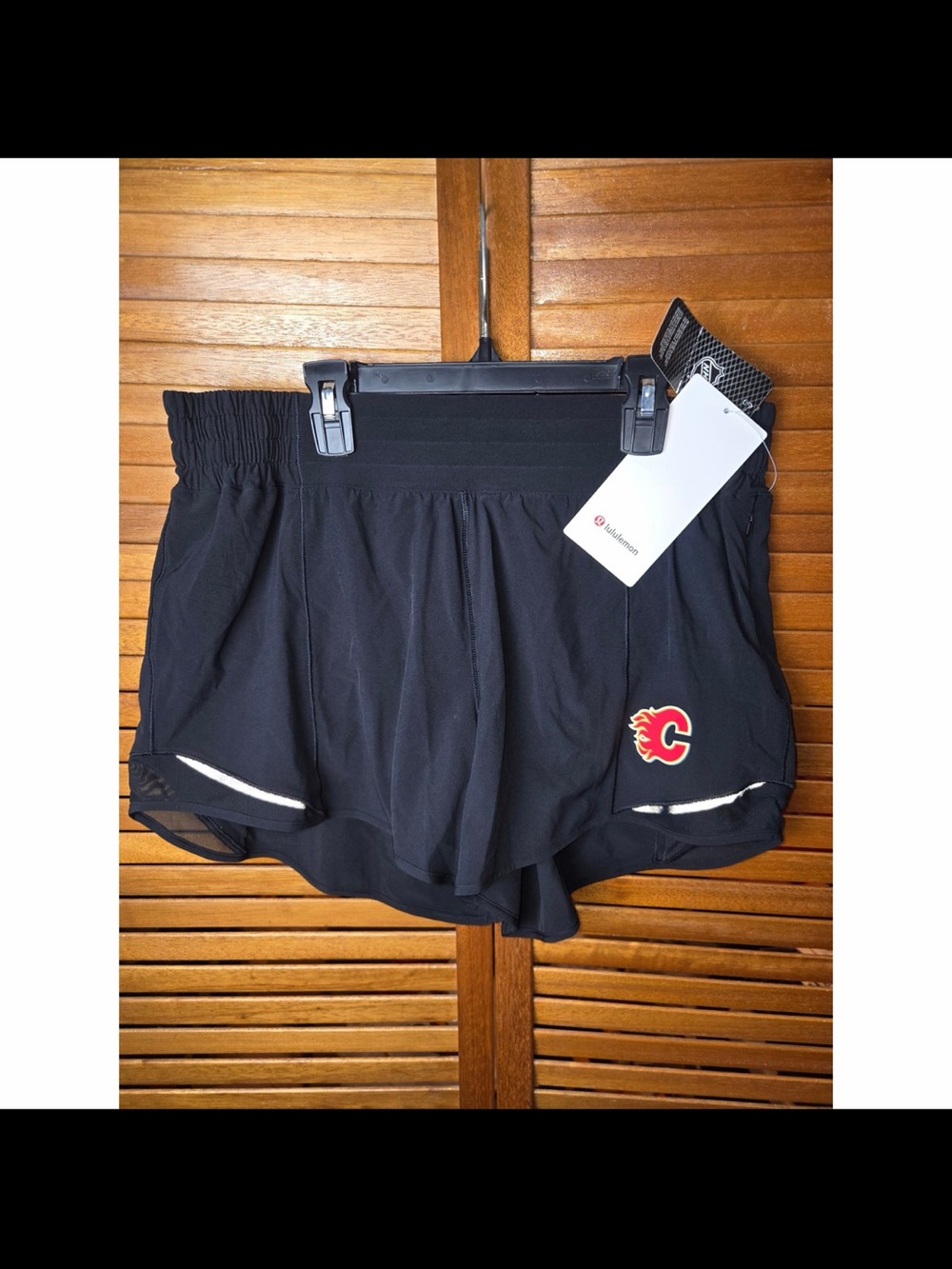 Calgary Flames Lululemon Hotty Hot HR Short 4" Lined Size 12 NHL